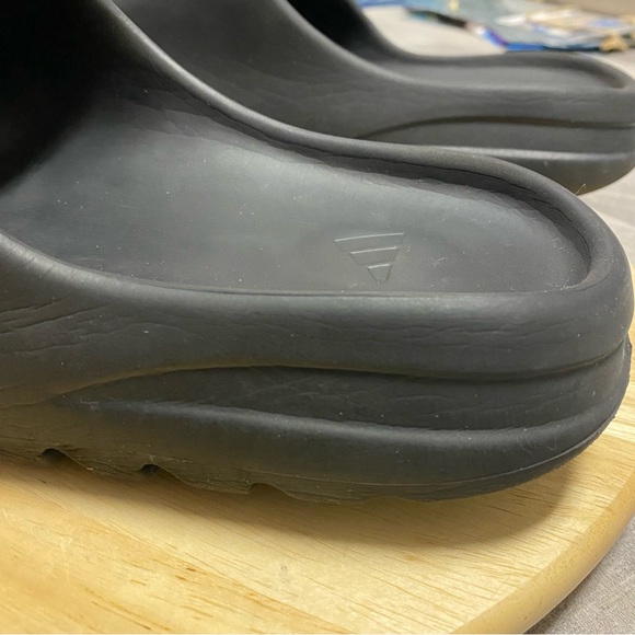 Adidas Yeezy Slides Onyx Black Mens Size 11 US HQ6448 - Picture 16 of 16